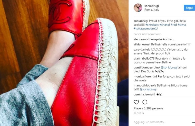 Sonia Bruganelli e le scarpe Chanel alla figlia: nuova polemica social