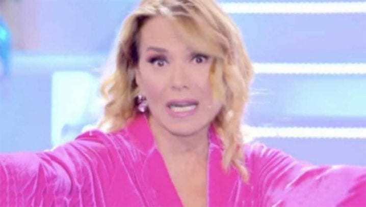 Naike Rivelli affonda Barbara D'Urso: "Fai giornalismo serio, non figure di m**a"