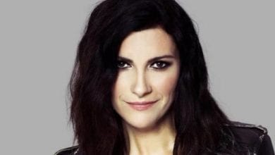 Laura Pausini, un fan la umilia sui social, ecco cosa è successo