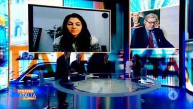 Vittorio Sgarbi, è rissa con Valentina Nappi: "Fa la pornostar e allora parli di c***i"