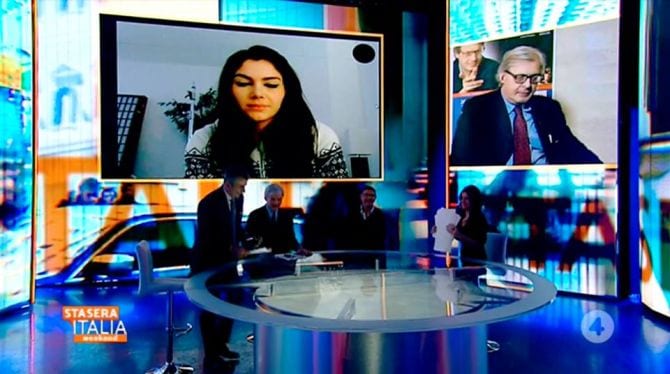 Vittorio Sgarbi, è rissa con Valentina Nappi: "Fa la pornostar e allora parli di c***i"