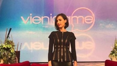 Caterina Balivo provocante con una minigonna cortissima sfoggia delle gambe incedibili: "Se mi becca mio marito"