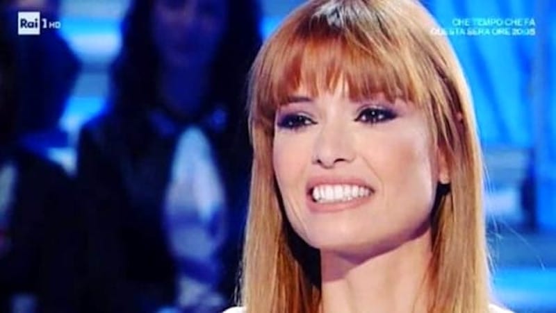 Carlotta Mantovan in giro per Roma di nuovo sorridente: ecco con chi [FOTO]