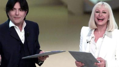 Raffaella Carrà e Renato Zero irriconoscibili al mare