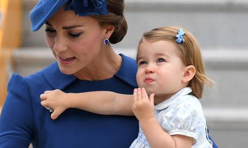 Kate Middleton trascura i figli? Svelato perché non pettina Charlotte