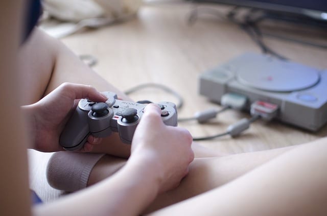 A 18 anni gli si paralizzano le gambe: la colpa è di un videogioco