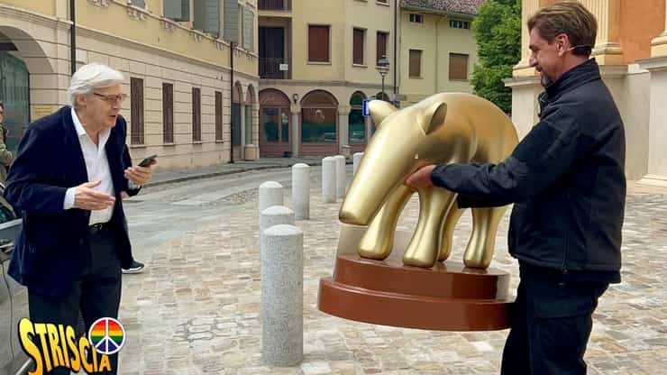 Vittorio Sgarbi Mughini striscia la notizia