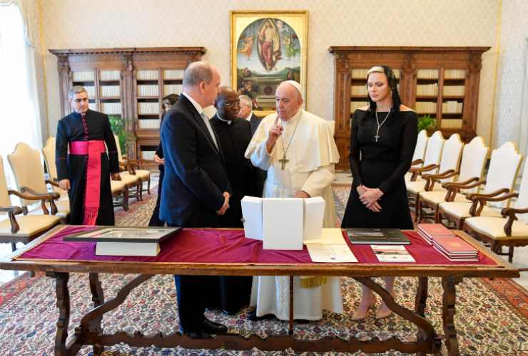 Charlene di Monaco, Papa Francesco e il principe Alberto