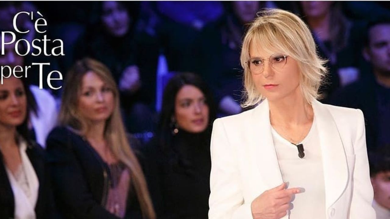 Maria De Filippi in C'è Posta per Te (foto instagram, velvetgossip)