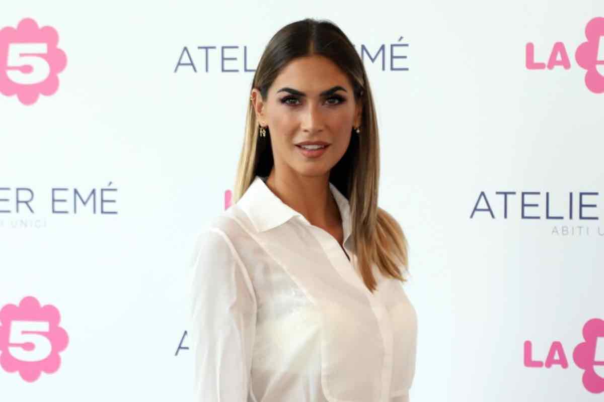 Melissa Satta, pioggia di critiche per le foto con il fidanzato