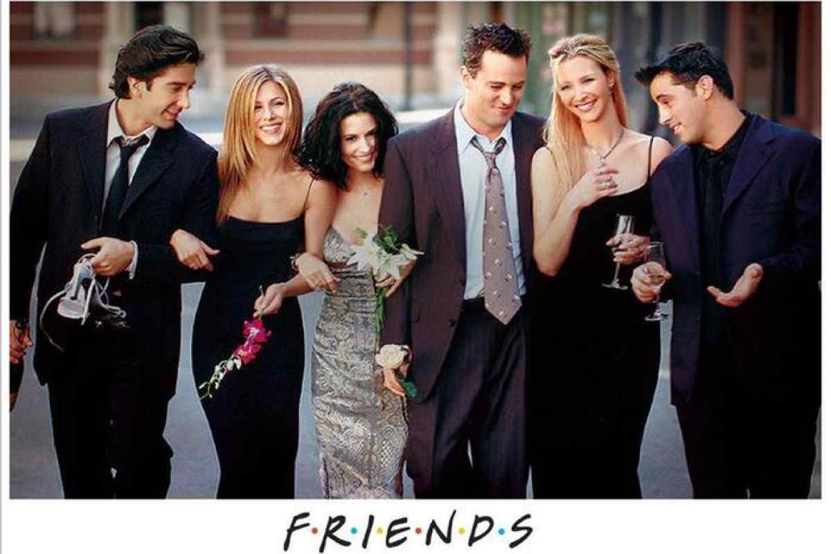 Battuti all’asta pezzi iconici di “Friends”, anche il divano