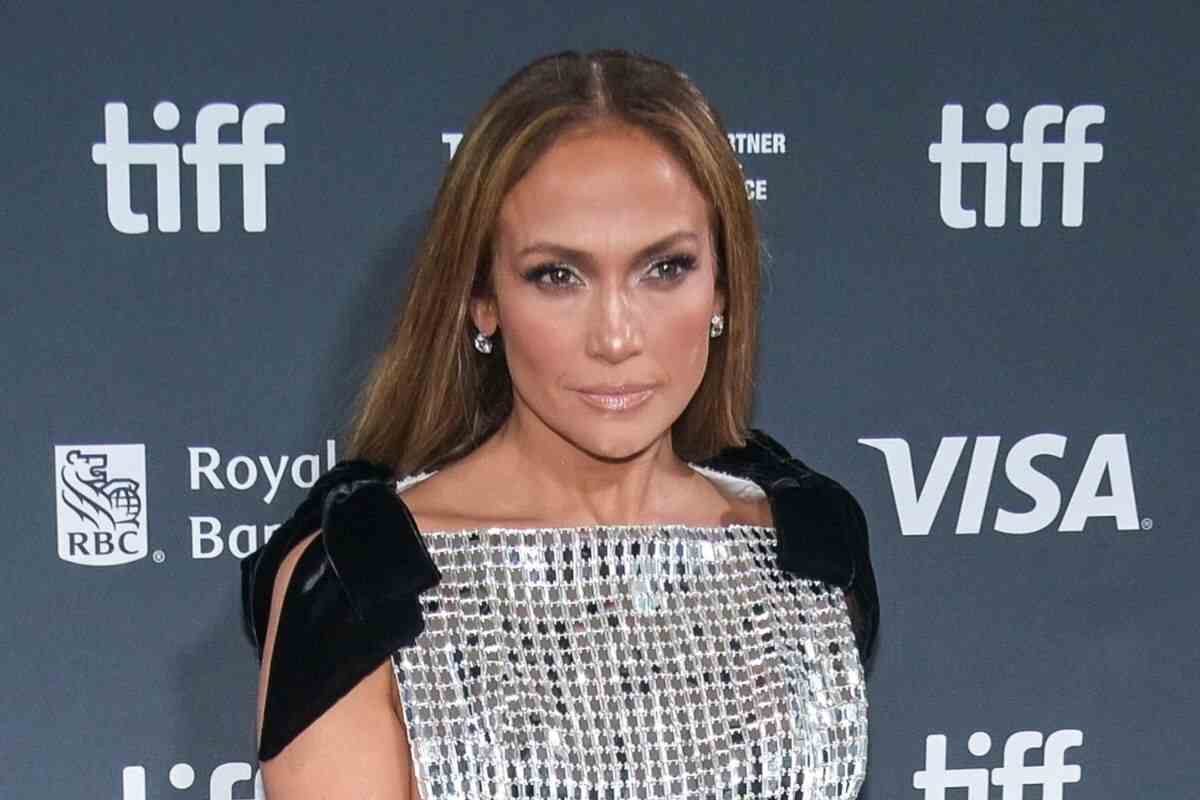 Si possono cancellare i tatuaggi indesiderati, come Jennifer Lopez